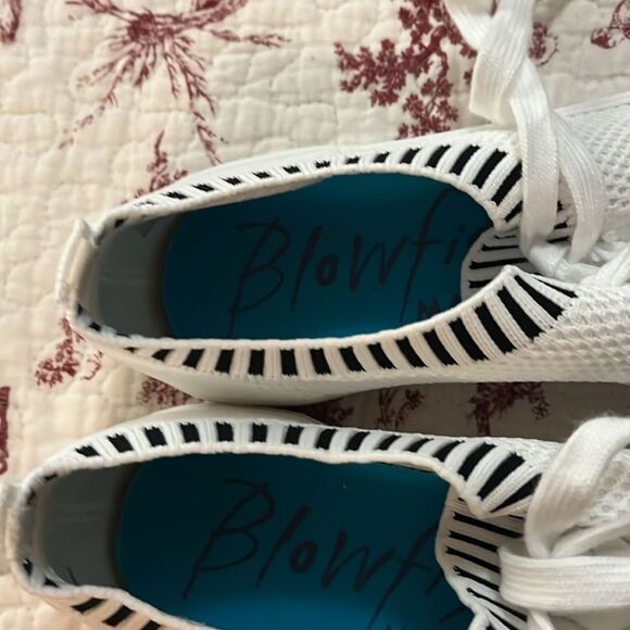 Blowfish white sneakers - Picture 2 of 5